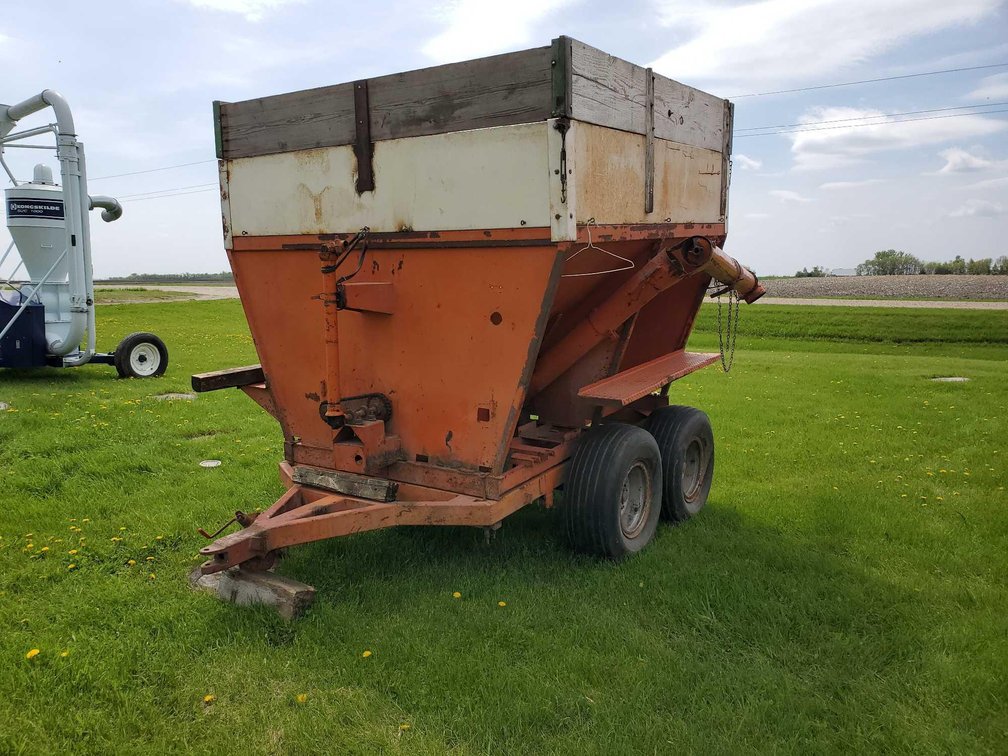 (I-20A) TANDEM AXEL GRAIN/FEED WAGON W/1000 PTO, DRIVEN UNLOAD AUGER