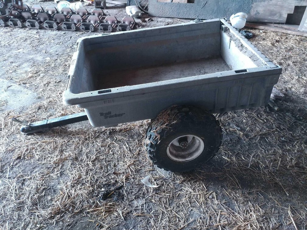 (I-6C) RUBBERMAID 2 WHEELED UTILITY TRAILER