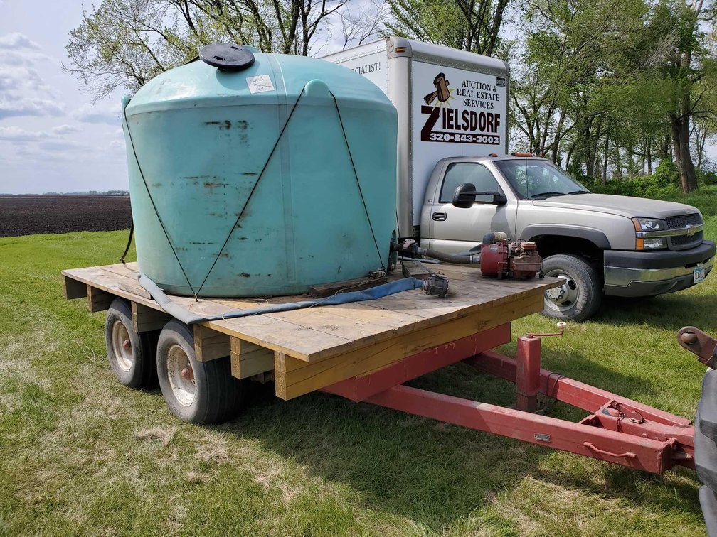 (I-21A) TANDEM AXEL TRAILER W/1200 GAL POLY TANK AND BRIGGS ENGINE & PUMP