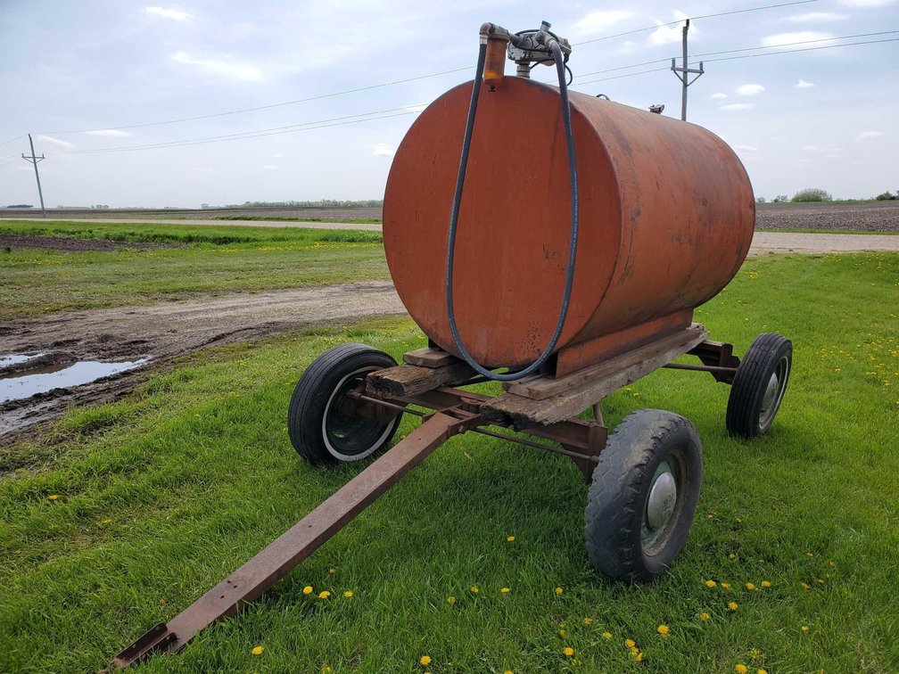 (I-25A) 500 GAL FUEL BARREL W/ELECTRIC PUMP ON RUNNING GEAR