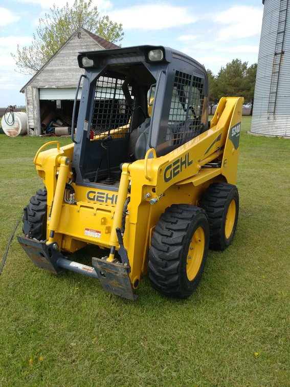 (I-10C) GEHL E SERIES 5240 TURBO SKID STEER, DEUTZ DIESEL , 265 HRS, HI FLOW/AUX,  SN# GHL05240C0043
