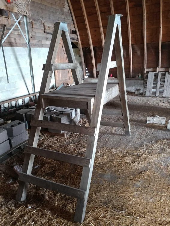 (I-62C) WOODEN PLAYGROUND LADDER PLATFORM
