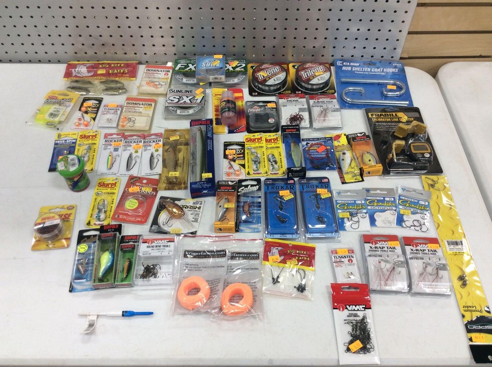 ASSORTMENT OF FISHING TACKLE, FISHING LINE, LINE COUNTER, CRANK BAITS, HOOKS, & CLAM HUB SHELTER COA