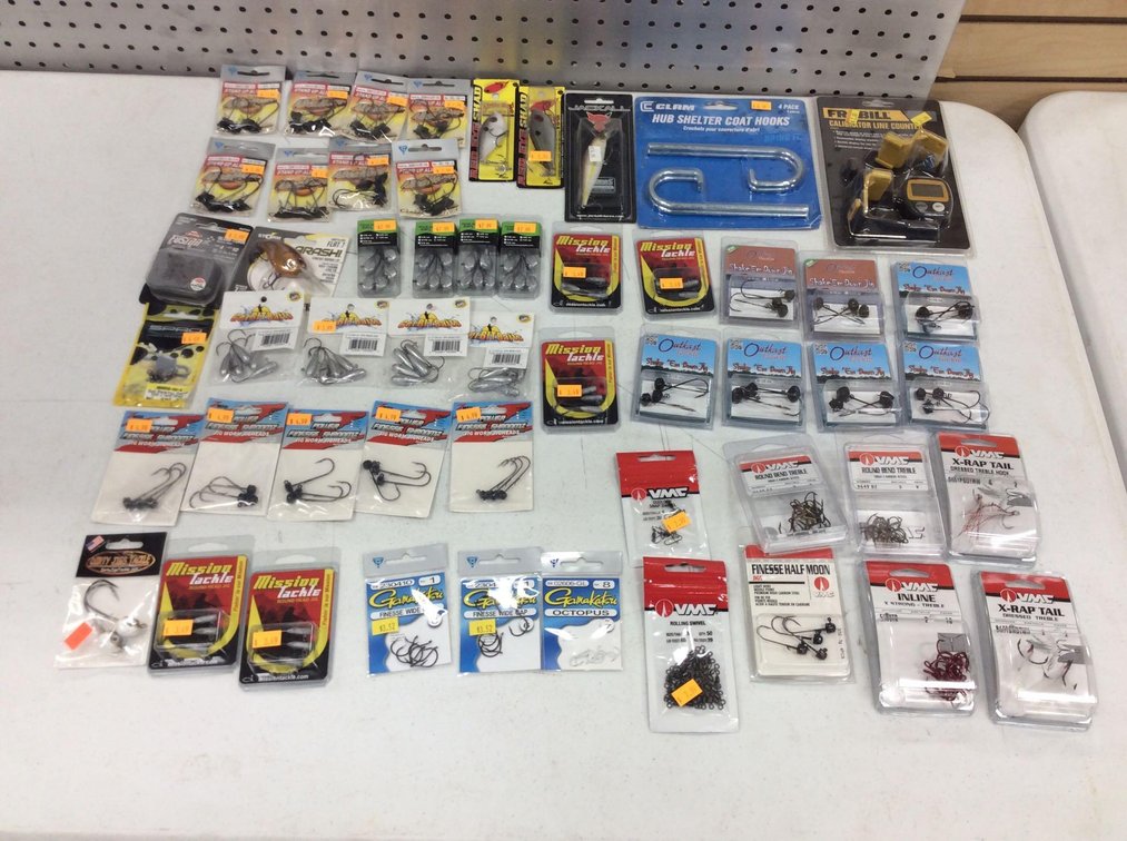 ASSORTMENT OF LINE COUNTER, JIGS, CRANK BAITS, HOOKS, BOBBERS, & CLAM HUB SHELTER COAT HOOKS