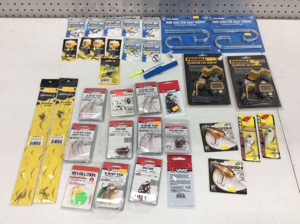 ASSORTMENT OF LINE COUNTER, CRANK BAITS, HOOKS, BOBBERS, & CLAM HUB SHELTER COAT HOOKS