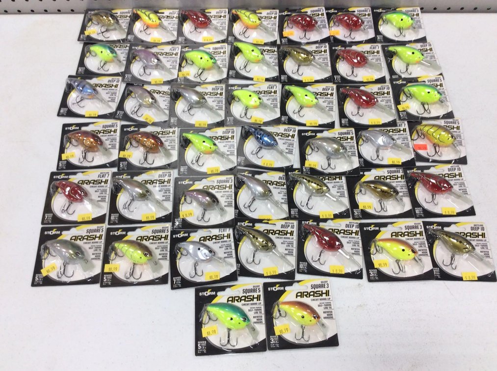 ASSORTMENT OF STORM CRANK BAITS