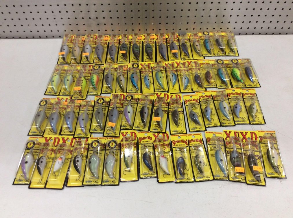 LARGE ASSORTMENT OF STRIKE KING CRANK BAITS