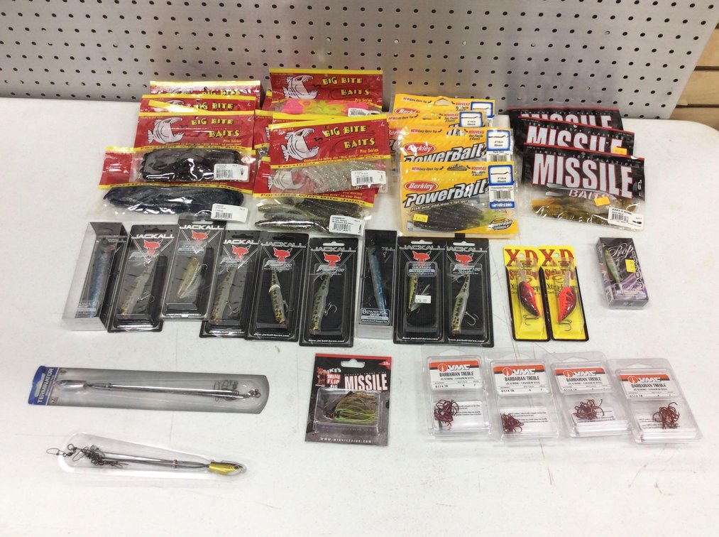ASSORTMENT OF PLASTICS, CRANK BAITS, & OTHERS