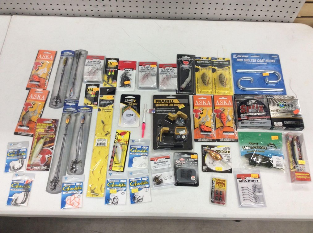 ASSORTMENT OF CRANK BAITS, LINE COUNTER, FISHING LINE, HOOKS, CLAM HUB SHELTER COAST HOOKS, & OTHER