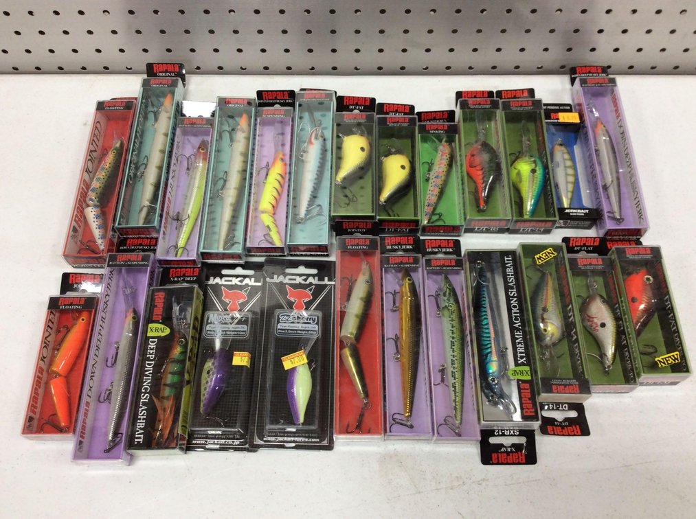 ASSORTMENT OF RAPALA & OTHER CRANK BAITS