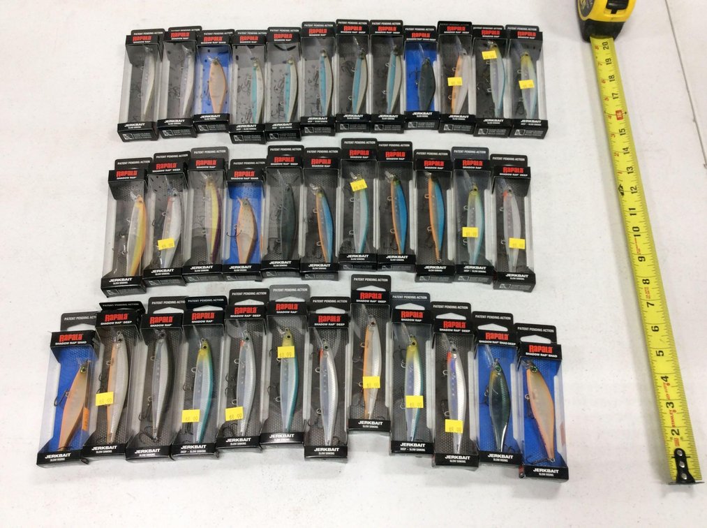 ASSORTMENT OF RAPALA CRANK BAITS & RAPALA JERKBAIT