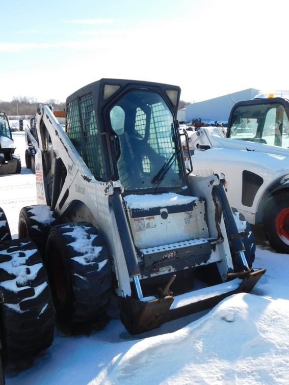 BOBCAT 873 TURBO, CAB, HEAT, 6,100 HRS, AUX HYD, TIRE WILL BE REPAIRED (FOR MORE INFO AND LOCATION C