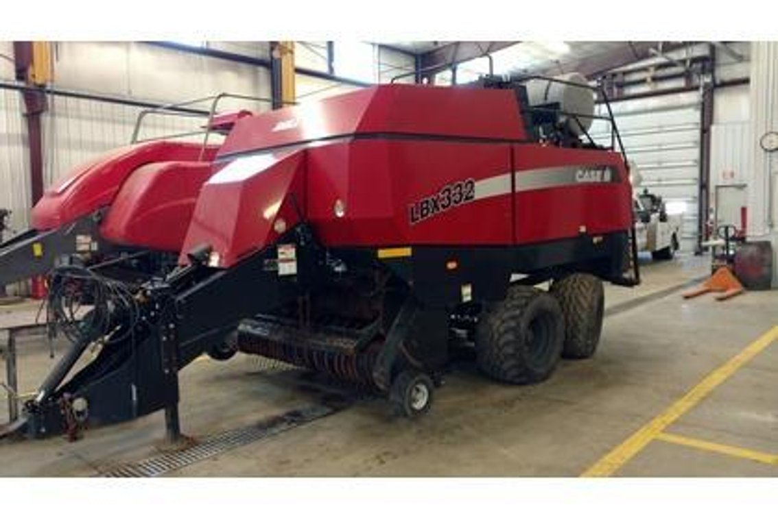 2008 CASE IH CBX332RT LARGE SQUARE BALER, SN: 324528003, 40,000 BALES, ROTARY CUTTER, ROLLOR CHUTE, 