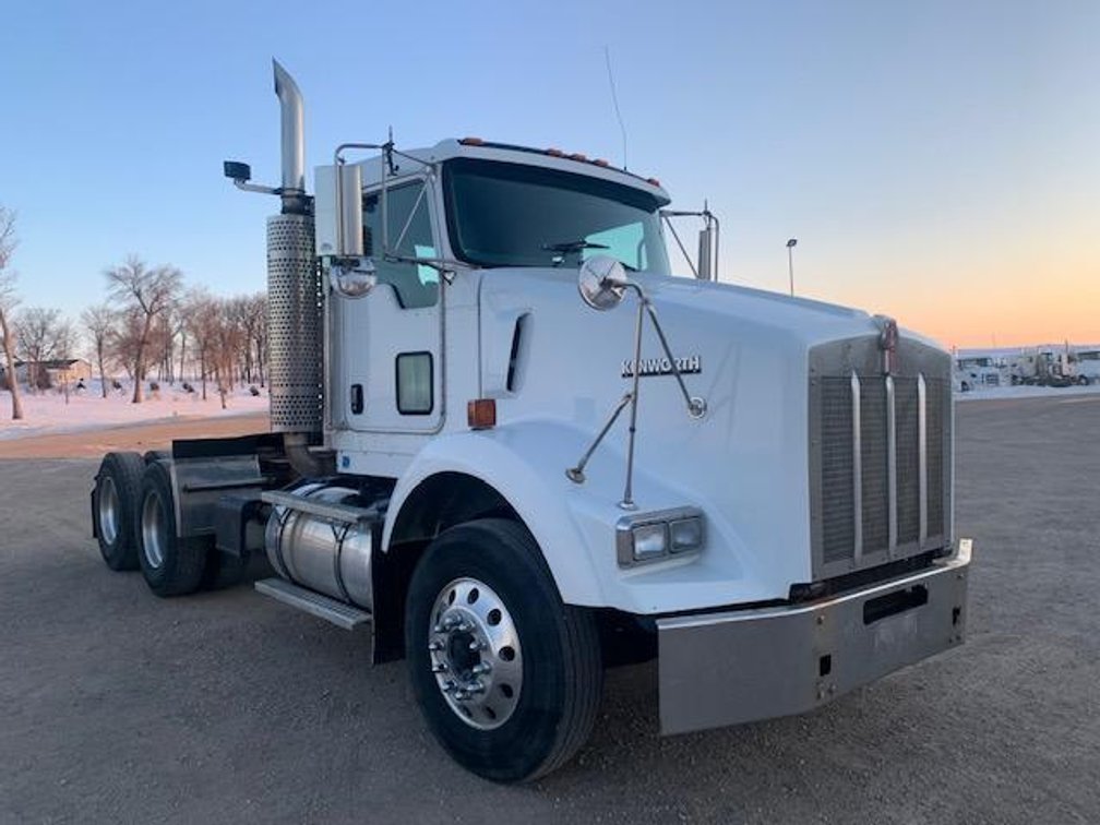 2006 KENWORTH T800 , 762,135 MI, 4 BAG AIR RIDE SUSPENSION; ISX CUMMINS ENGINE 435 HP; YES ENGINE BR
