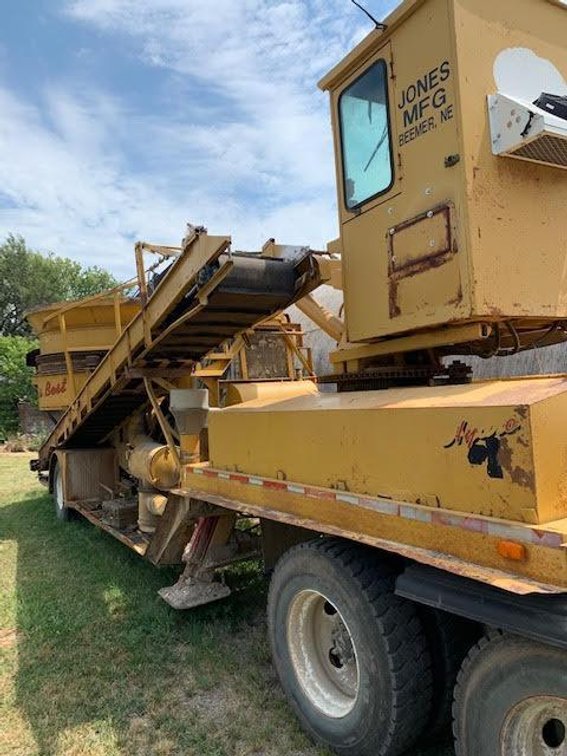 1985 JONES TUB GRINDER W/ HYDROFORK, 3408 CAT ENGINE, 48" MILL, 3 DISK CLUTCH 