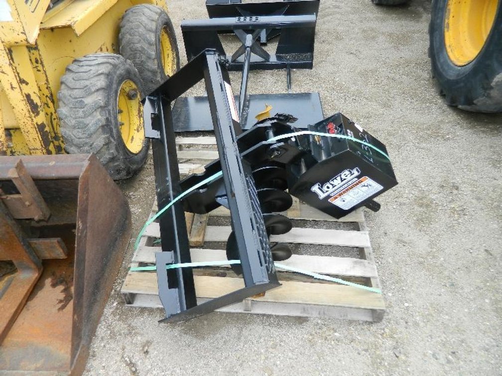 UNUSED LOWE HYD AUGER 750 W/ 12" W/ SKID STEER QUICK ATTACH ( ITEM AT ZIELSDORF AUCTIONS)