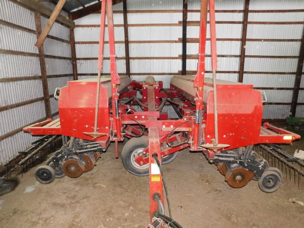 CASE IH 5500 MINIMUM TILL 30' DRILL MULCH TILL  7.5 IN SPACING, MARKERS 