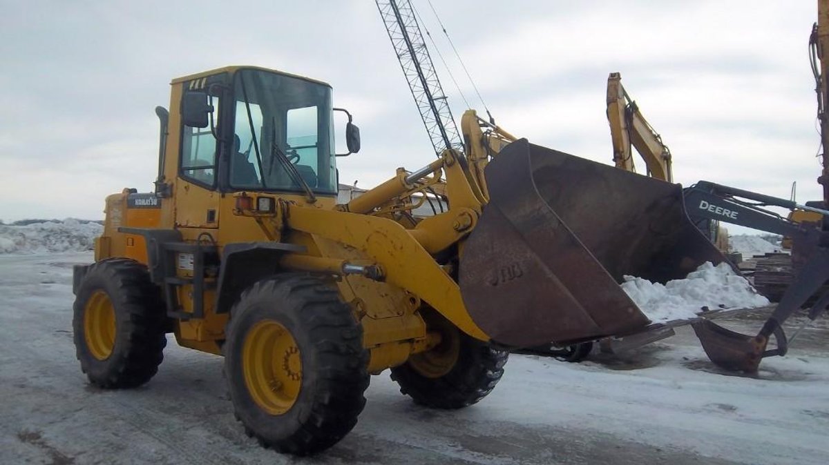 1999 KOMATSU 180-3 PAYLOADER. JRB QUIK TACH. BUCKET W/AUX. HYD. 7884 HRS. 17.5X25 RUBBER IS 75%. 