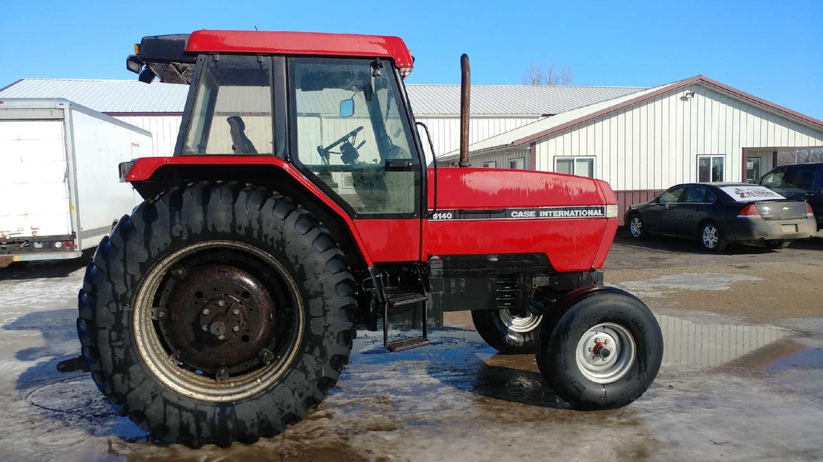 1998 CASE IH 5140 2WD 12,335 HRS, CAB, AIR/HEAT, 3PT, 540/1000 PTO, 18.4/38 REARS, 3 HYD, AIR RIDE SEAT, RADIO, SYNCHRO SHIFT, SN: JJF1006426NEW BATTERIES LAST AUG (ITEM LOCATED AT ZIELSDORF AUCTION)