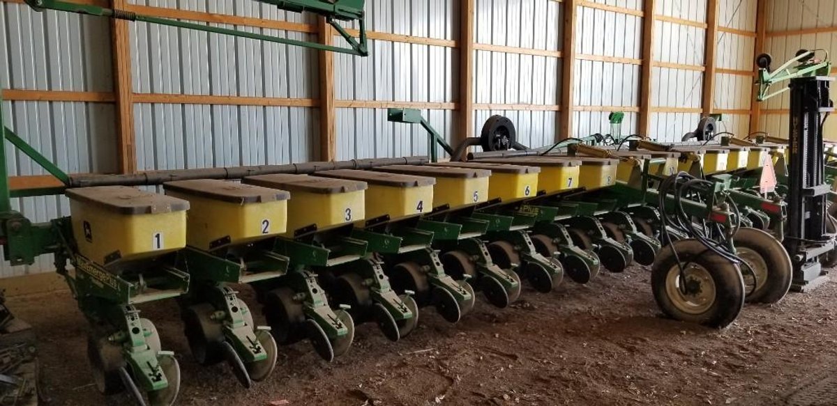 JOHN DEERE 24 ROW 22" 1710 SEMI MOUNTED PLANTER 2ND OWNER, 3 BUSHEL BOXES, MONITOR, MAX EMERGE PLUS,