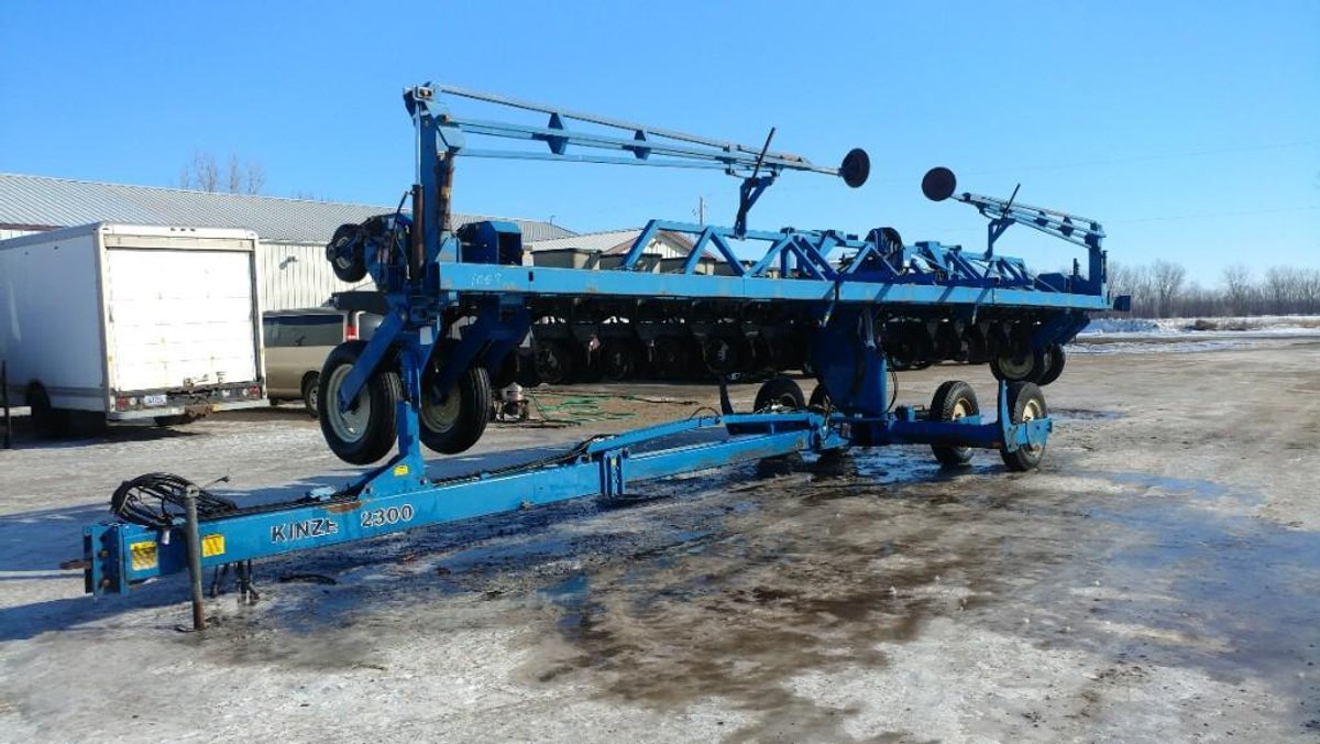 KINZE 16X30 2300 PLANTER, CORN & BEAN UNITS, 16 PRECISION CORN UNITS, MECHANICAL DRIVE, MARKERS, KM 