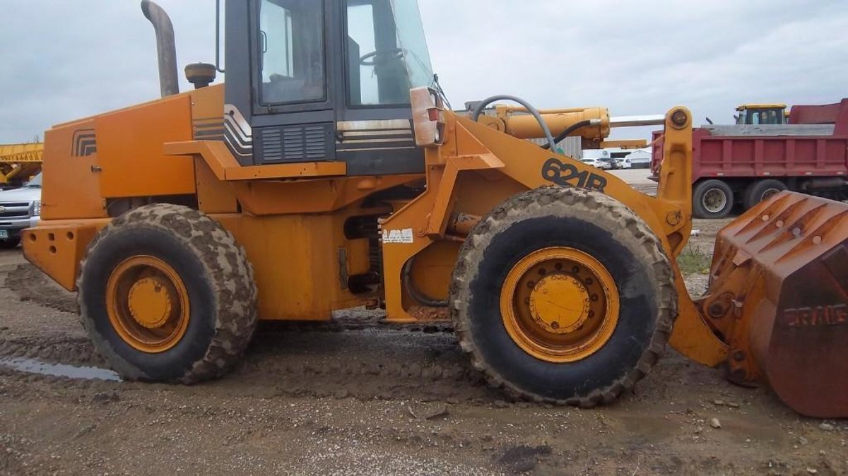 1996 CASE 621B PAYLOADER. 20.5X25 RUBBER. AUX. HYD. NEEDS CUTTING EDGE. HOUR METER BROKEN. RUNS AND 
