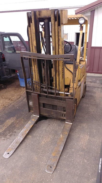 HYSTER FORKLIFT 5,000 LB CAPACITY, LP, AUTOMATIC, 3 STAGE LIFT, HARD TIRES, SIDE SHIFT, 187" LIFT HE
