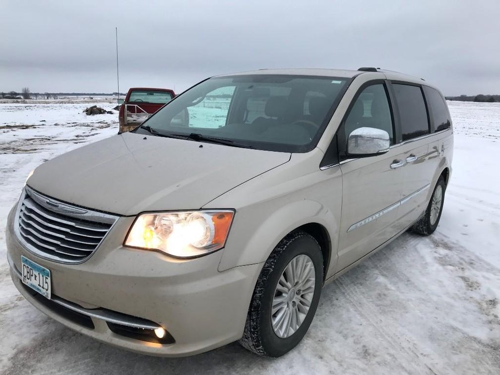 2012 CHRYSLER TOWN AND COUNTRY LIMITED, 164K MILES, 3.6 V6 MOTOR, FRONT WHEEL DRIVE,HEATED LEATHER S
