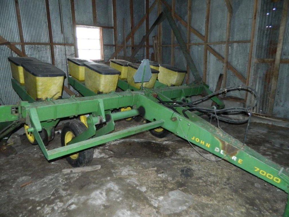 JOHN DEERE 7000 4 ROW 36" PLANTER W/ MONITOR  (FOR MORE INFO CALL ROGER @ 320-843-3755)