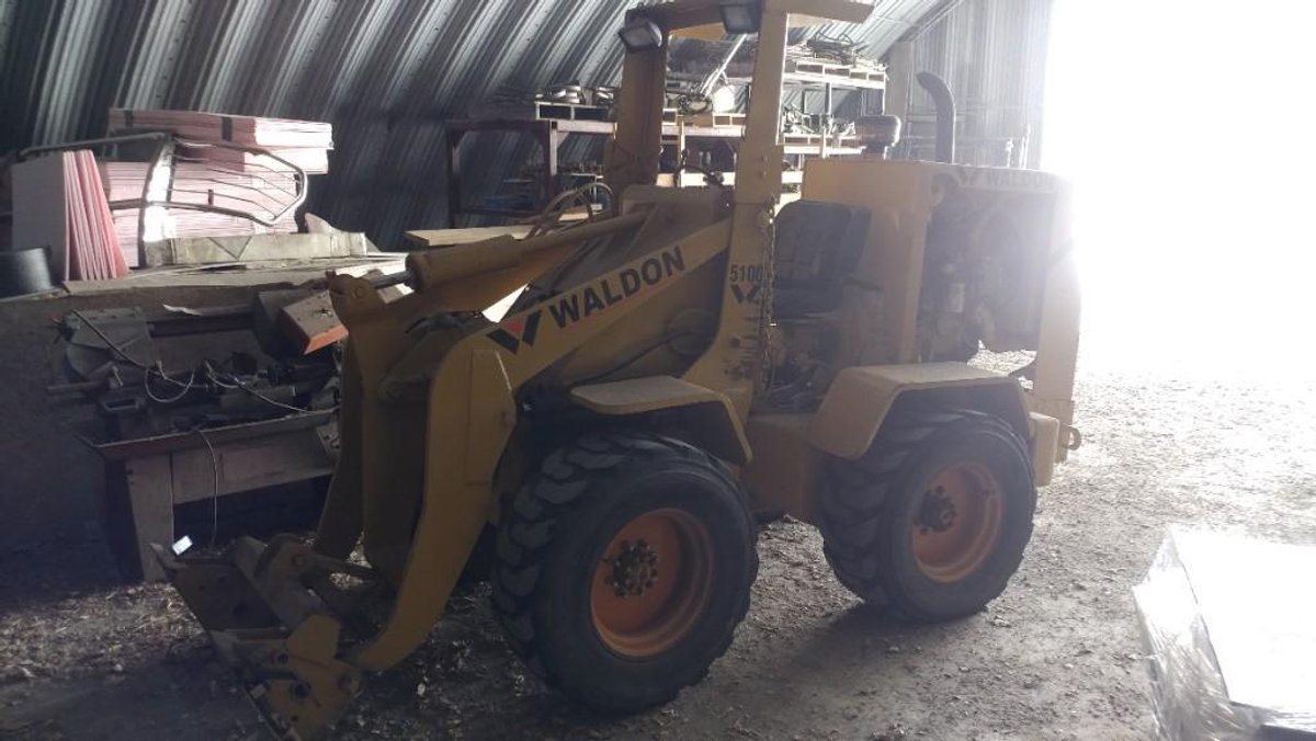 WALDON 5100 LOADER, QUICK TACH, 565 HRS SHOWN (FOR MORE INFO AND LOCATION CALL SHANE @ 320-368-0048)