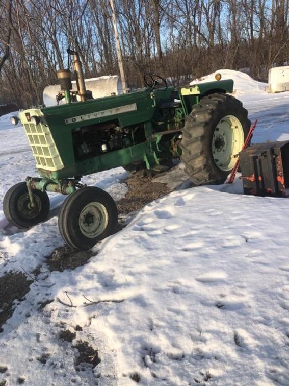 OLIVER 1800 C DIESEL, 7,259HRS SHOWN, HAS HAD FUEL SYSTEM REBUILT, AND NEW MAIN AND ROD BEARINGS, GO