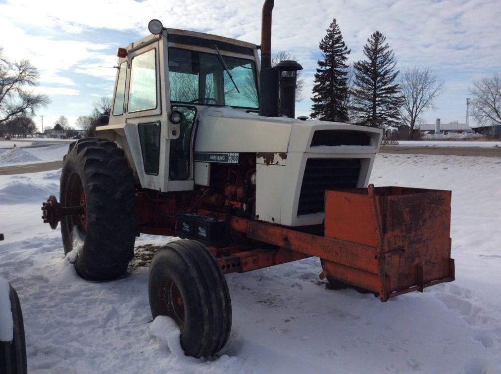 CASE 1570, 2803 HRS, 3 PT, DUAL HUBS, 20.8-38 REARS, 1000 PTO, 2 HYD 