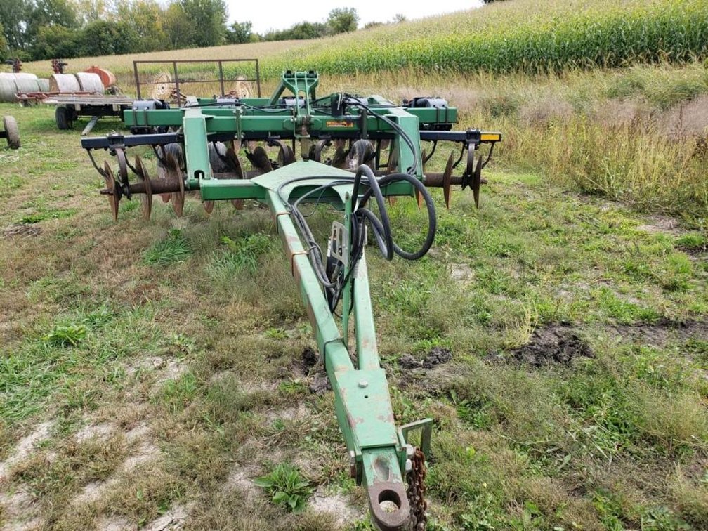 JD 510 5 SHANK, SINGLE POINT DEPTH CONTROL, COVERING BOARDS, GOOD SCRAPER BLADES, FIELD READY (FOR M