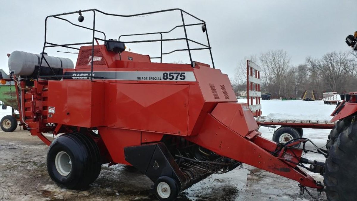 1999 CIH 8575 SILAGE SPECIAL 3'X3'X8' BALER, SNCFH0163010 W/ INJECTOR 1000 PTO 52,210 BALES 