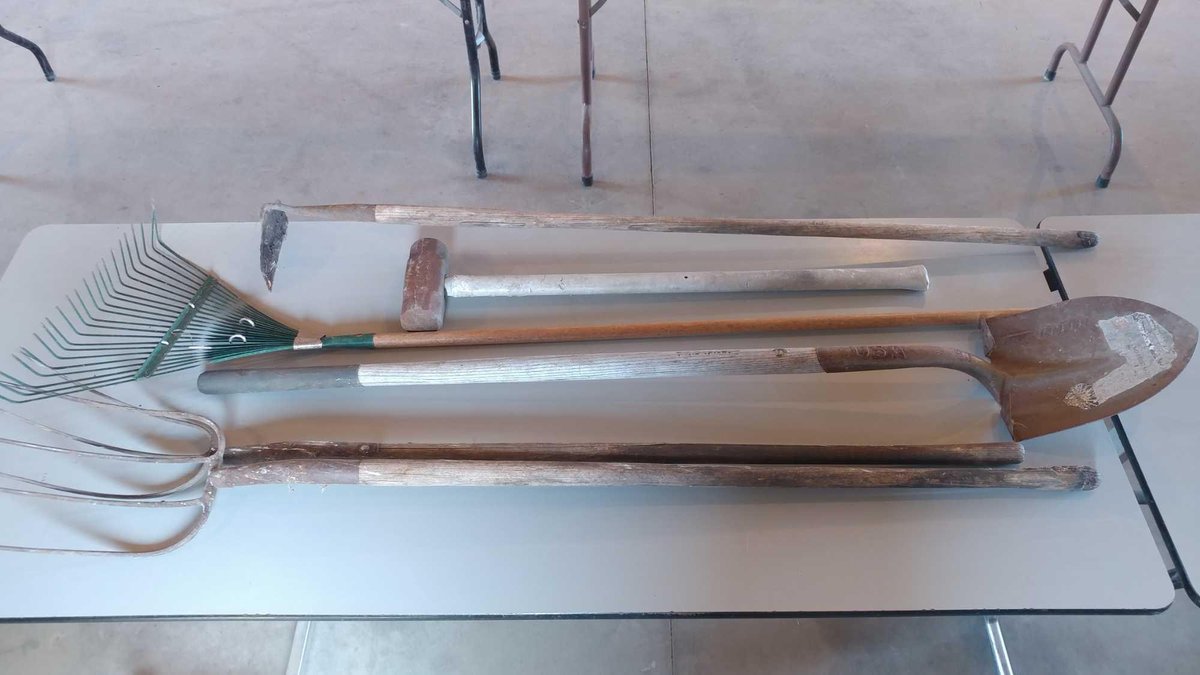 (2) PITCH FORKS, LEAF RAKE, SPADE SHOVEL, SLEDGE HAMMER, AND GARDEN HOE