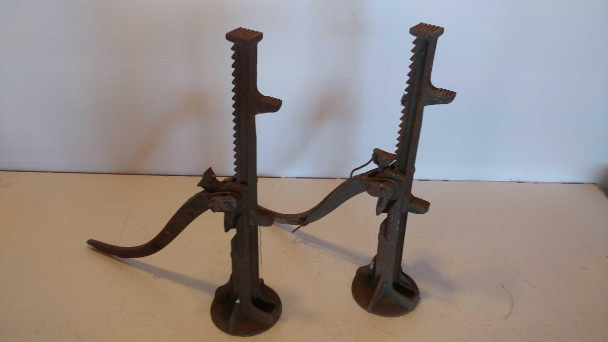 (2) ANTIQUE LIFT JACKS