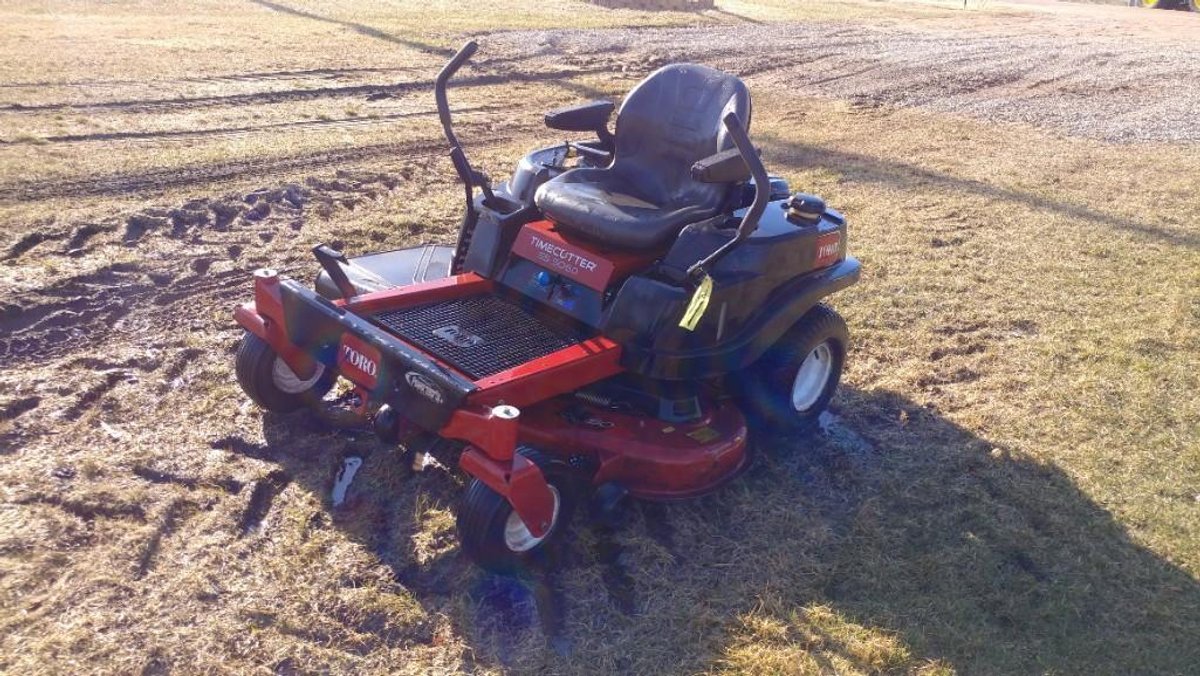 TORO TIME CUTTER ZERO TURN LAWN MOWER, 50" DECK, SMART SPEED CONTROL SYSTEM, NO HR METER