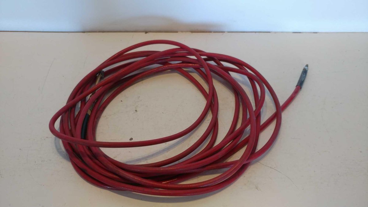 LENGTH OF 3/8" AIR COMPRESSOR HOSE W/CHUCK