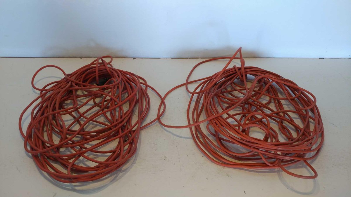 (2) EXTENSION CORDS