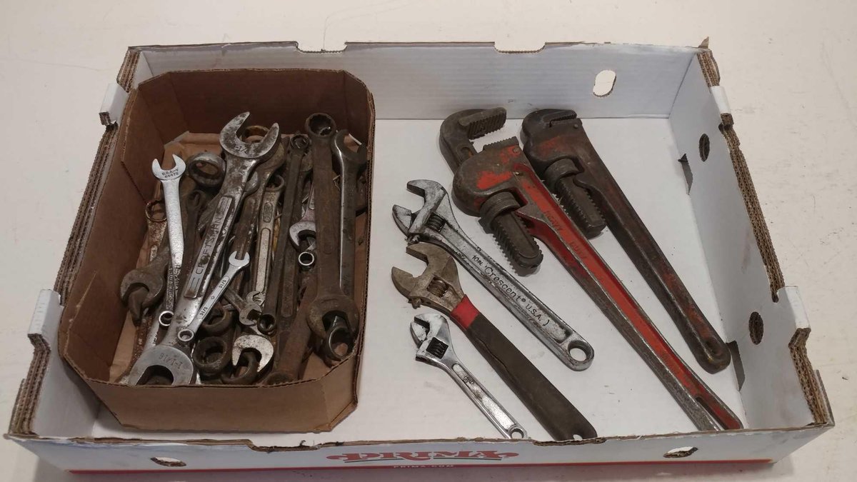 (2) PIPE WRENCHES, (3) CRESCENT WRENCHES, AND ASSORTMENT OF STANDARD WRENCHES 