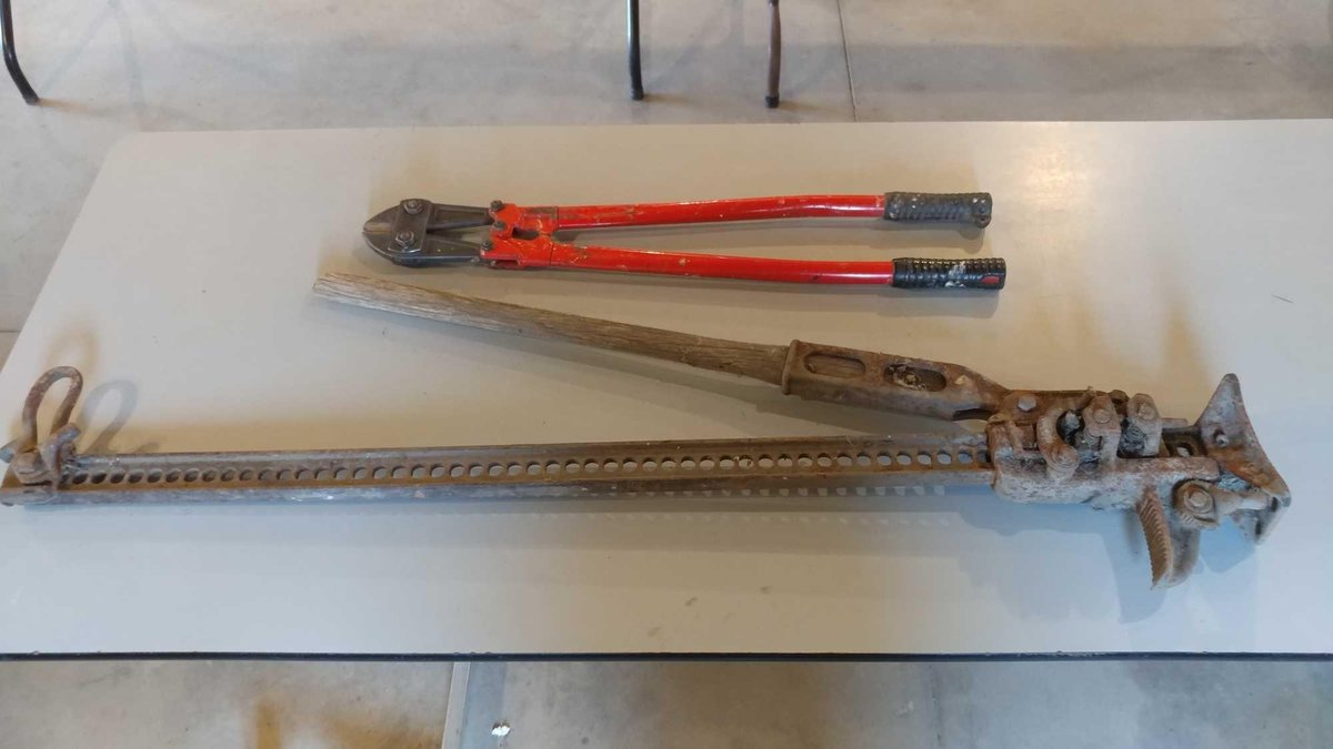 HANDI-MAN JACK AND 30" BOLT CUTTERS