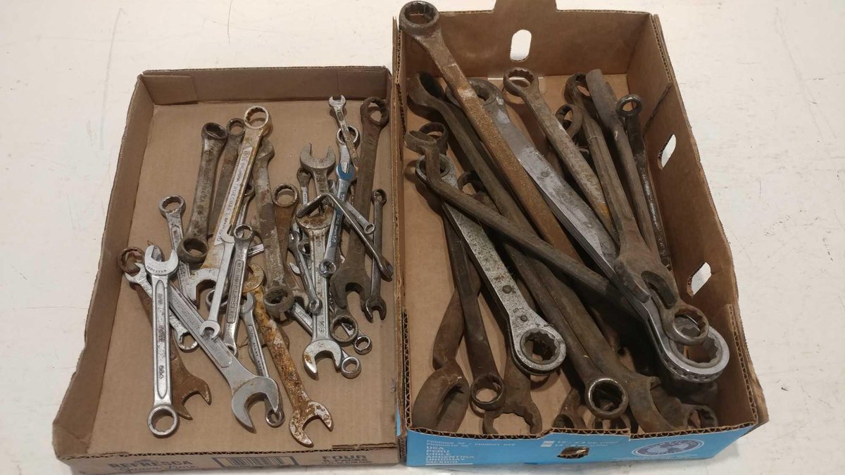 ASSORTMENT OF STANDARD OPEN & CLOSED END WRENCHES