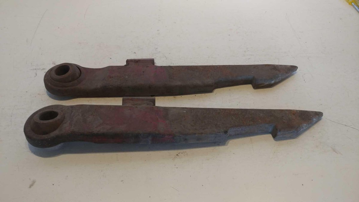 INTERNATIONAL 3 PT ADAPTER ARMS