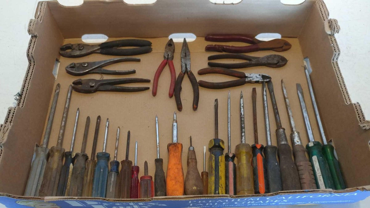 PHILLIPS & FLAT SCREWDRIVERS, PLIERS, AND SIDE CUTTERS