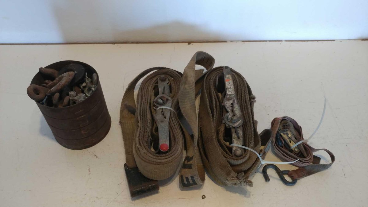 (2) 2" RATCHET STRAPS, 1" RATCHET STRAP, AND ASSORTMENT OF CHAIN HOOKS &amp; LINK REPAIR