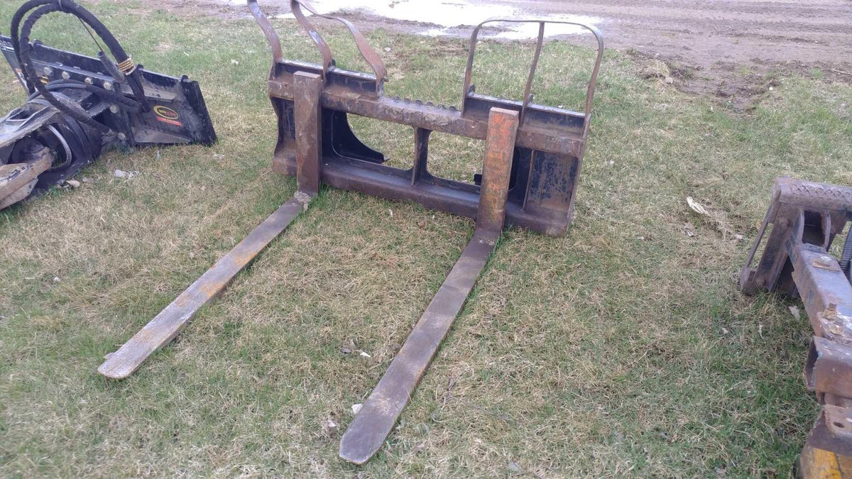SET OF WALK-THROUGH PALLET FORKS, QUICK ATTACH 