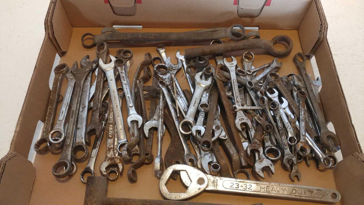 LARGE ASSORTMENT OF WRENCHES (VARIOUS SIZES)