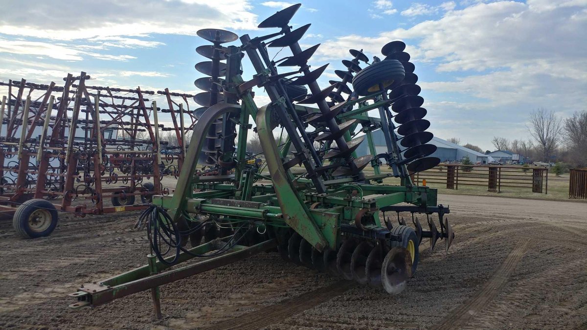 JOHN DEERE 235 25' CUSHION GANG DISK (ITEM AT ZIELSDORF AUCTIONS)