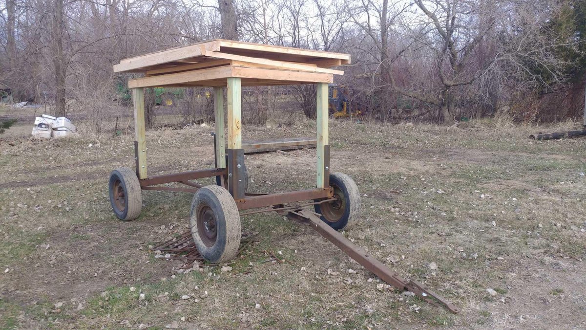 RUNNING GEAR WITH SUPPORTS FOR DEER STAND (ITEM AT ZIELSDORF AUCTIONS)
