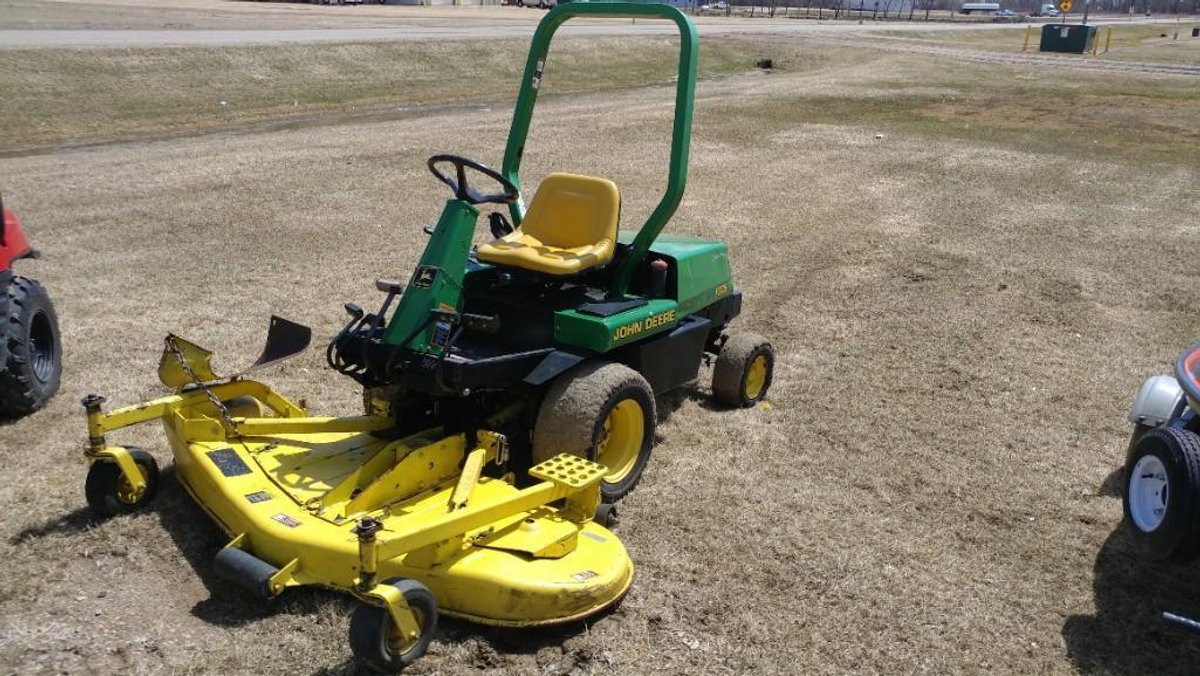 1996 JOHN DEERE F935 FRONT MOUNT MOWER 2WD DIESEL 72 IN CUT 2148 HRS  (ITEM AT ZIELSDORF AUCTIONS)